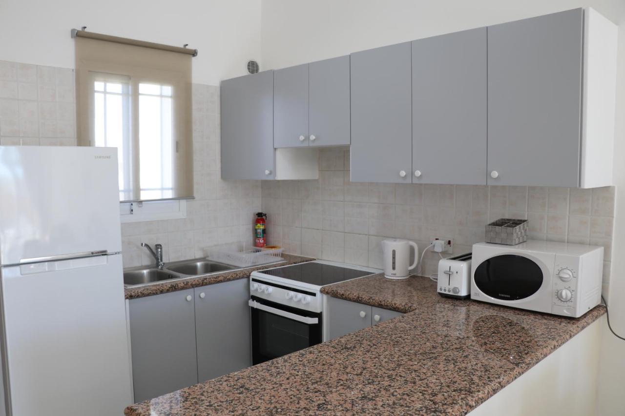 Cyking 2 Bed Apartment With Pool & 10 Min To Beach Paphos Exteriör bild