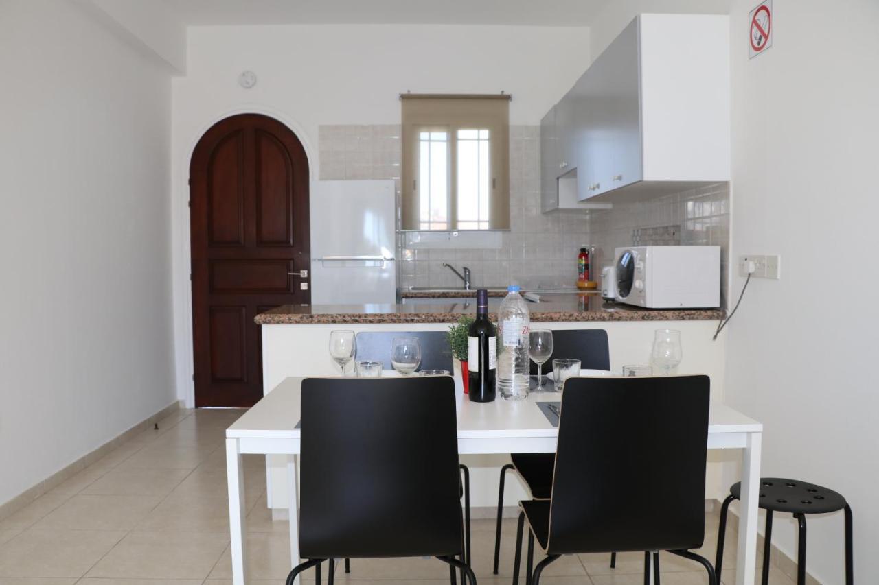 Cyking 2 Bed Apartment With Pool & 10 Min To Beach Paphos Exteriör bild