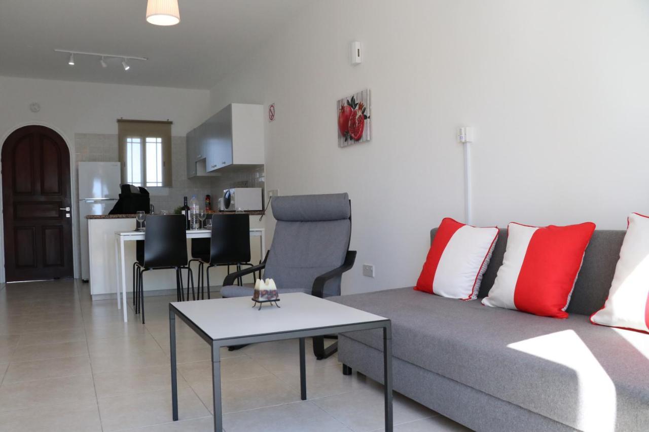 Cyking 2 Bed Apartment With Pool & 10 Min To Beach Paphos Exteriör bild