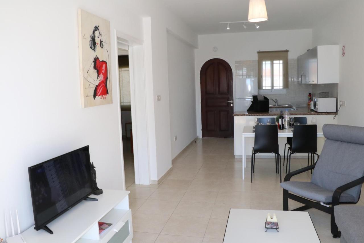 Cyking 2 Bed Apartment With Pool & 10 Min To Beach Paphos Exteriör bild
